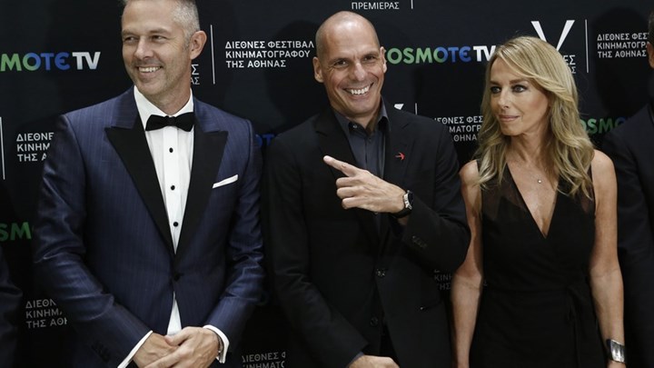 Πρεμιέρα της ταινίας “Ενήλικες στην Αίθουσα”: Παρόντες ο Γαβράς, ο Βαρουφάκης και η Δανάη Στράτου – ΦΩΤΟ – ΒΙΝΤΕΟ