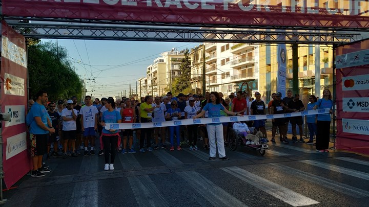 Πλημμύρισε δρομείς το κέντρο της Αθήνας – Πάνω από 36.000 άτομα έστειλαν μήνυμα για τον καρκίνο του μαστού – ΦΩΤΟ – ΒΙΝΤΕΟ
