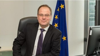 Επίτροπος Νάβρασκις: Αν δεν κάνουμε κάτι τα καλύτερα μυαλά της Ευρώπης θα φύγουν σε Κίνα και ΗΠΑ