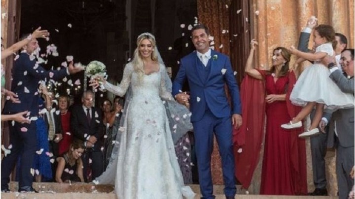 “Καυτά” φιλιά για τον πρώην σύζυγο της Αθηνάς Ωνάση και την Ντενίζ Σεβέρο – ΒΙΝΤΕΟ