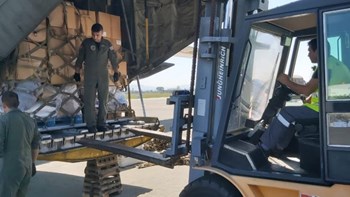 Παραδόθηκε η ανθρωπιστική βοήθεια στην Αλβανία από τον Νίκο Χαρδαλιά – ΦΩΤΟ