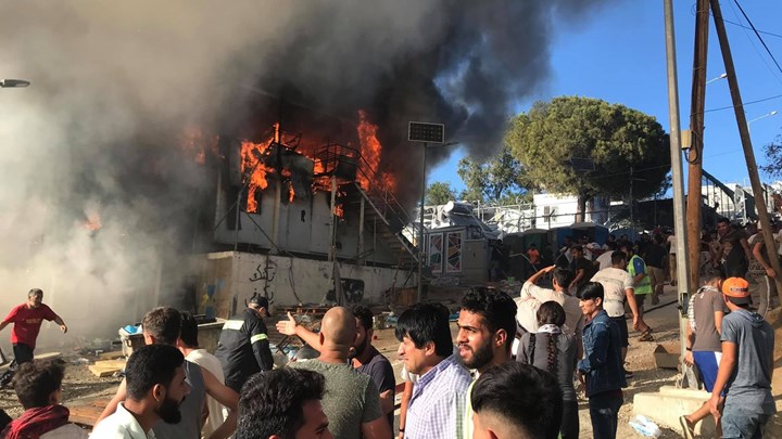 Φωτιά στη Μόρια: Απανθρακωμένο πτώμα στο νοσοκομείο Μυτιλήνης – ΤΩΡΑ