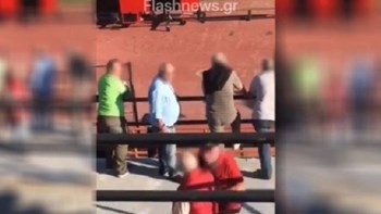 To “αντίο” του Άρη στον 70χρονο οπαδό που έχασε τη ζωή του στην Καλαμαριά – Η φωτογραφία με τον Νίκο Γκάλη