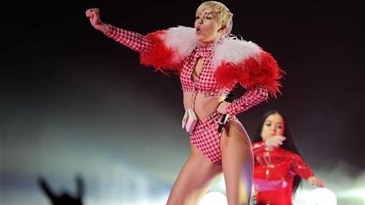 Οι αιχμές της Μάιλι Σάιρους για τον πρώην σύζυγο και την πρώην ερωμένη της – ΦΩΤΟ