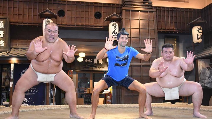 Ο Τζόκοβιτς το έριξε στο… σούμο – ΒΙΝΤΕΟ