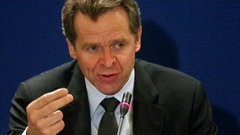 “Χείμαρρος” ο Τόμσεν: Οι ελληνικές κυβερνήσεις επέλεξαν μεγαλύτερα πλεονάσματα – Νέες αιχμές για “υψηλές” συντάξεις και αφορολόγητο