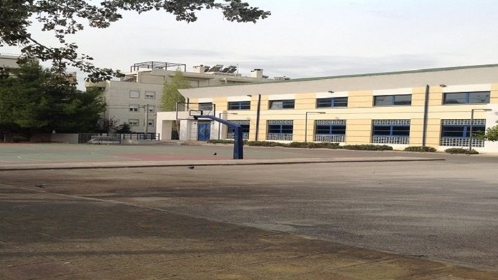 Καταγγελία σοκ στο enikos.gr: Καθηγητής απείλησε λεκτικά μαθητή και κυκλοφορούσε με σουγιά στην τσέπη