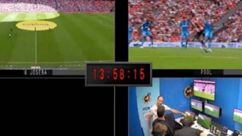 Χαμός στην Ισπανία: Μπαινόβγαιναν στο δωμάτιο του VAR – Ο διαιτητής έβγαζε φωτογραφίες