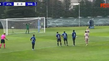 Τα… πιτσιρίκια της Σαχτάρ Ντόνετσκ εκτέλεσαν πέναλτι με τον πιο ιδιαίτερο τρόπο – ΒΙΝΤΕΟ