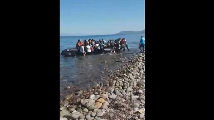 Πέντε βάρκες με 200 μετανάστες έφτασαν στη Λέσβο – Η στιγμή που προσέγγισαν τις ακτές του νησιού – ΒΙΝΤΕΟ