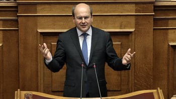 Κόντρα ΝΔ – ΣΥΡΙΖΑ στη Βουλή για τις συμβάσεις έρευνας υδρογονανθράκων