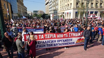 Όλα όσα έγιναν στις συγκεντρώσεις της Αθήνας – Η ανάρτηση του Μητσοτάκη για την απεργία και οι αντιδράσεις