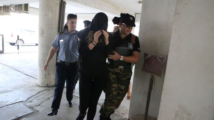 Ξεκίνησε η δίκη της Βρετανίδας για τον “ομαδικό βιασμό” – Το βίντεο δείχνει συναινετικό σεξ