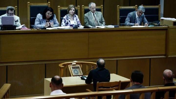 Δίκη της Χρυσής Αυγής – Απολογούνται οι 18 πρώην βουλευτές – Αρβανίτης: Είμαι εθνικιστής, οπαδός του Μεταξά