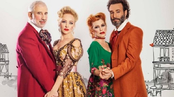 Τα πρώτα κλικ από τους «Ψύλλους στ’ αυτιά» που ανεβάζει ο Φιλιππίδης με dream team