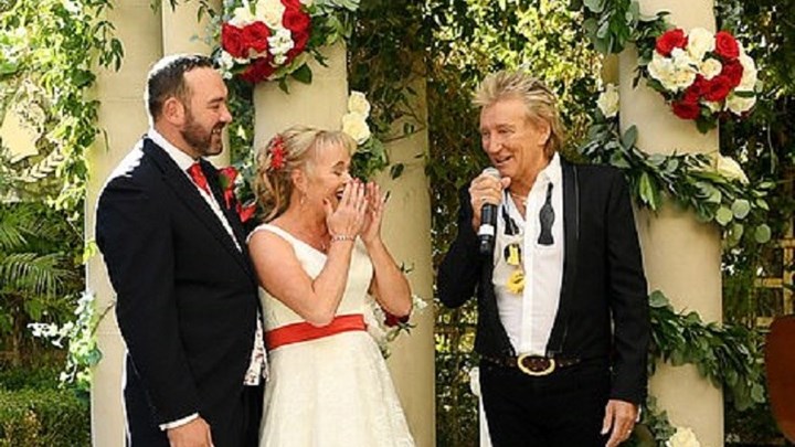 H χρεοκοπία του Thomas Cook διέλυσε τον γάμο, ο Ροντ Στιούαρτ τον έφτιαξε – ΦΩΤΟ – ΒΙΝΤΕΟ