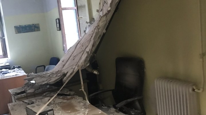 Αναστάτωση στο Ιπποκράτειο Θεσσαλονίκης: Έπεσε το ταβάνι στο τμήμα πληροφορικής – ΦΩΤΟ