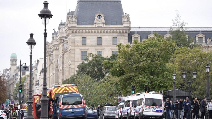 Νέες εικόνες από την επίθεση με μαχαίρι στο Παρίσι – ΦΩΤΟ