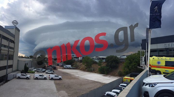 Shelf cloud: Συγκλονιστικές εικόνες από το τεράστιο σύννεφο που σχηματίστηκε στον αττικό ουρανό – ΦΩΤΟ – ΒΙΝΤΕΟ