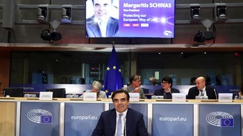 Σχοινάς: Η ΕΕ και η Τουρκία θα πρέπει να ξαναδούν τη συμφωνία για το μεταναστευτικό