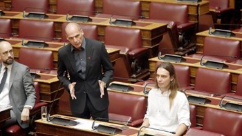 Βαρουφάκης: Λέμε όχι στη δαιμονοποίηση των μεταναστών – Πρέπει να ντρεπόμαστε για τη Μόρια – ΒΙΝΤΕΟ