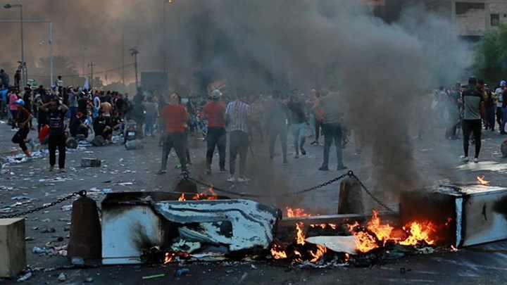 Αστυνομικοί άνοιξαν πυρ κατά διαδηλωτών στη Βαγδάτη – ΒΙΝΤΕΟ