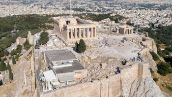 Φουντώνει η κόντρα για τη χρήση εθνικών συμβόλων σε συσκευασίες αναψυκτικών