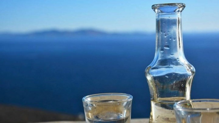 Αίτημα Σταϊκούρα για παράταση της μειωμένης φορολογίας στο τσίπουρο και την τσικουδιά