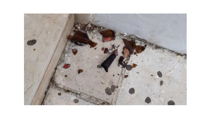 Επίθεση με μολότοφ σε σχολείο στο Ξυλόκαστρο – ΦΩΤΟ