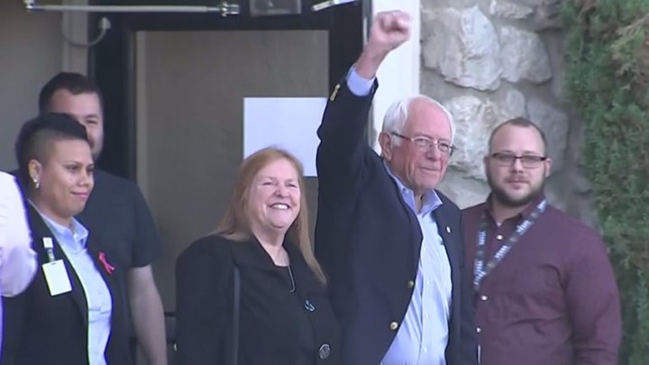 Πήρε εξιτήριο από το νοσοκομείο ο Μπέρνι Σάντερς