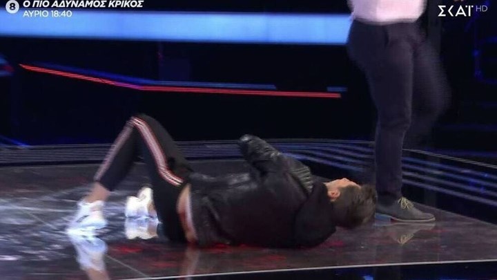 “Έπεσαν” μπουνιές στο Voice – Στη σκηνή σωριάστηκε ο Ρουβάς – ΒΙΝΤΕΟ