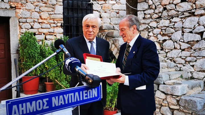 Ο Παυλόπουλος απένειμε το βραβείο “Α. Πολυζωίδης-Γ. Τερτσέτης” στον Σισιλιάνο