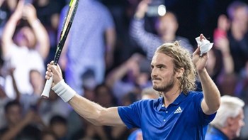 Τεράστιος Τσιτσιπάς – Υπέταξε τον Ζβέρεφ και προκρίθηκε στον τελικό του Πεκίνου