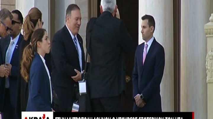 Στη Μητρόπολη Αθηνών ο Μάικ Πομπέο μαζί με τη σύζυγό του