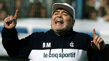 Ο ξέφρενος χορός του Μαραντόνα στα αποδυτήρια – ΒΙΝΤΕΟ