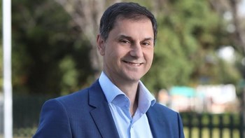 Θεοχάρης: Στο τραπέζι η πλήρης κατάργηση του τέλους διαµονής