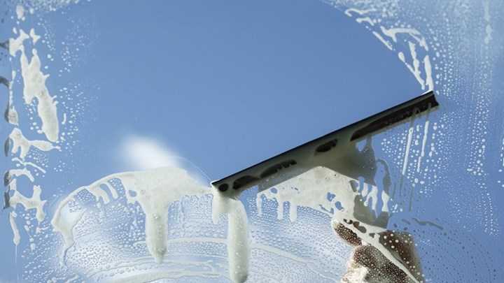 Πώς να καθαρίσετε τα παράθυρα που δεν φτάνετε