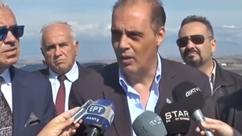 Βελόπουλος σε βουλευτή του: Δεν χρειάζομαι υποβολέα, χαλάρωσε λιγάκι – ΒΙΝΤΕΟ