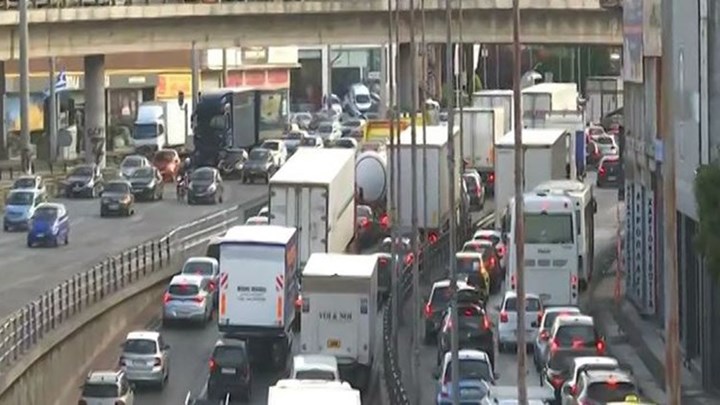 Κυκλοφοριακό κομφούζιο στην Αθήνα – Μποτιλιάρισμα 14 χιλιομέτρων στον Κηφισό εξαιτίας τροχαίου
