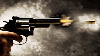 Στιγμές τρόμου για τρία αδέλφια: Πατέρας “γάζωσε” το σπίτι τους έπειτα από καβγά του γιου του