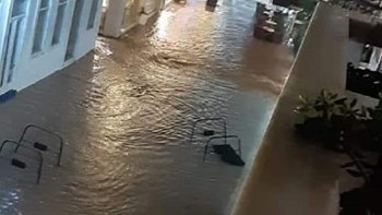 “Άνοιξαν” οι ουρανοί στη Σύρο – Πλημμύρισαν οι δρόμοι – ΦΩΤΟ – ΒΙΝΤΕΟ