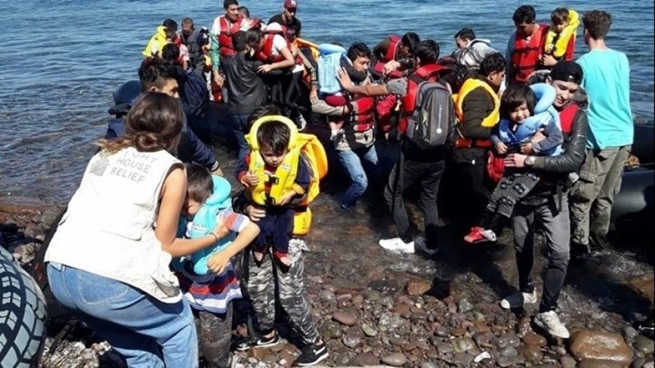 Στον Πειραιά μεταφέρθηκαν 500 πρόσφυγες και μετανάστες από τη Σύμη