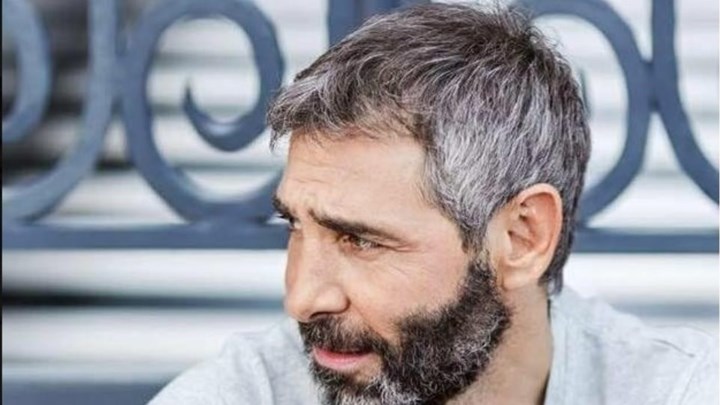 Η τρυφερή φωτογραφία του Θοδωρή Αθερίδη με τον νεογέννητο εγγονό του