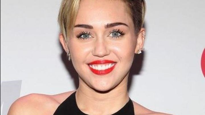 Η Μάιλι Σάιρους ερωτεύτηκε και το φωνάζει – ΦΩΤΟ – ΒΙΝΤΕΟ