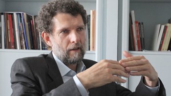 Τούρκος διανοούμενος παραμένει προφυλακισμένος – Αρνείται ότι χρηματοδότησε αντικυβερνητικές διαδηλώσεις