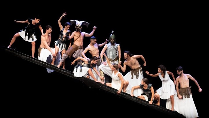 Η Σπυράτου συναρπάζει με την “Θεογονία” της