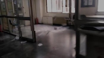 ΒΙΝΤΕΟ από την εισβολή του Ρουβίκωνα στο υπουργείο Εργασίας – Έξι προσαγωγές