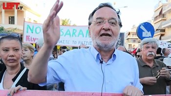 Προπηλάκισαν τον Λαφαζάνη στα Εξάρχεια