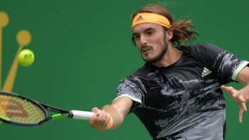 Ασταμάτητος ο Τσιτσιπάς – Νίκησε τον Χουρκάτς και προκρίθηκε στα προημιτελικά του Masters της Σανγκάης