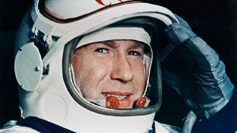 Ο θρυλικός κοσμοναύτης Αλεξέι Λεόνοφ επέστρεψε στα αστέρια: Ποιος ήταν ο άνθρωπος που έκανε τον πρώτο διαστημικό περίπατο – Το πάθος του για τη ζωγραφική
